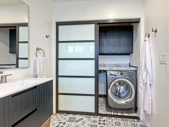 Photo - 3470 Trumbull St
