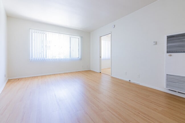 Photo - 667-669-669 Levering Ave Unit 5