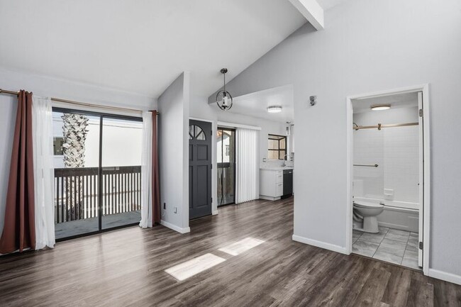 Building Photo - 4642 Utah St Unit #6