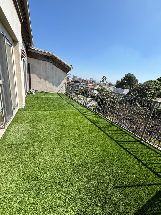 Penthouse east balcony - Holt Townhomes