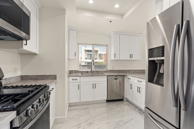 Photo - 1315 S Saltair Ave Unit 203