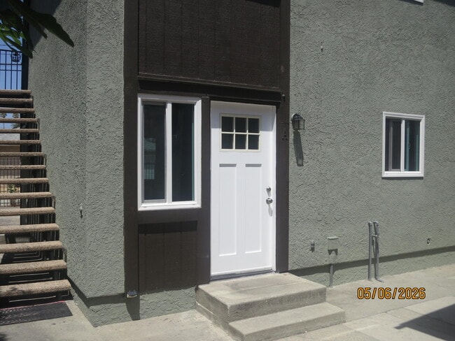 Building Photo - 2123 Alsace Ave Unit A