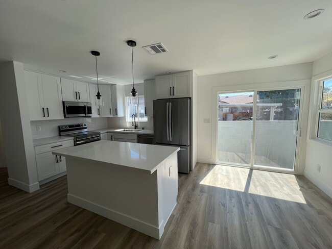 Photo - 4814 Hedda St