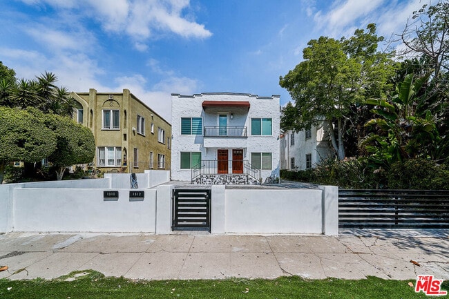 Photo - 1310 S Rimpau Blvd House