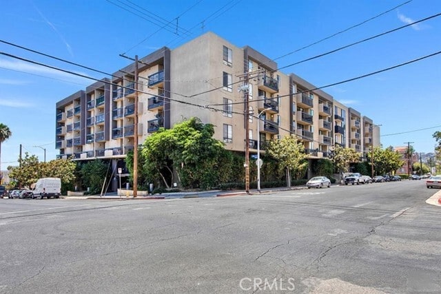Building Photo - 7320 Hawthorn Ave Unit 318