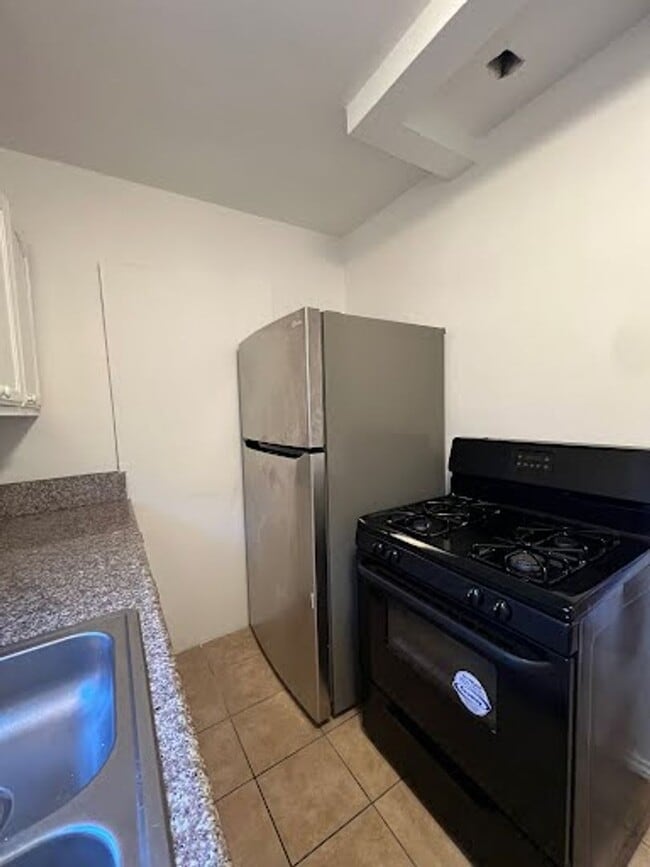 Photo - Newly Renovated 1 Bedroom in West Adams Unit #2653 1/2