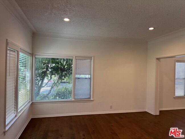 Photo - 122 Orlando Ave Unit 122