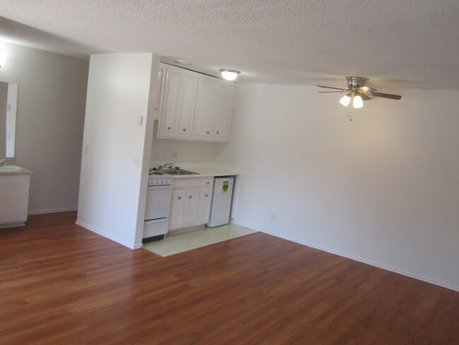 Photo - 501 N Venice Blvd