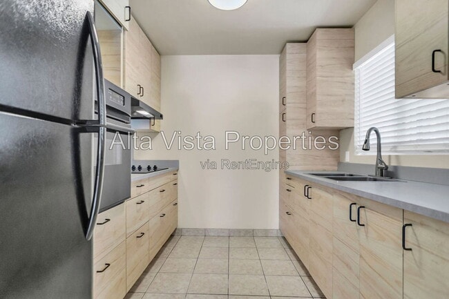 Building Photo - 425 Bonair St Unit 1