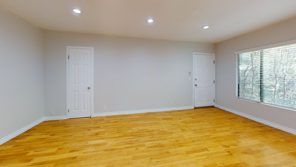 3D Tour - 2488 Beachwood Dr Apartment Unit 4