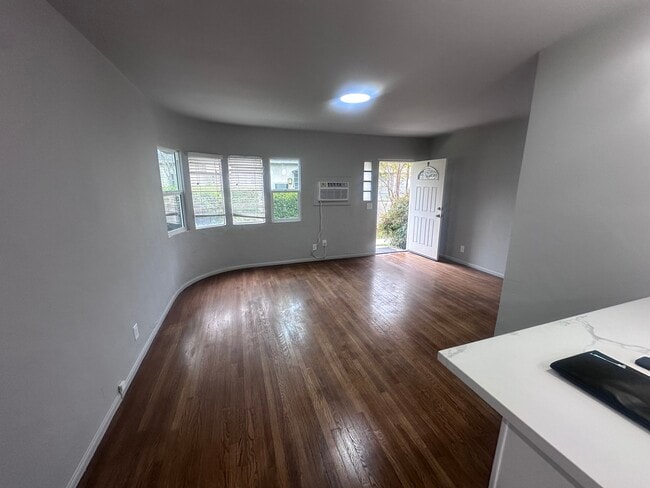 Photo - 1810 W Alameda Ave