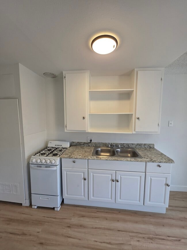Kitchen - Tropicana Apartments