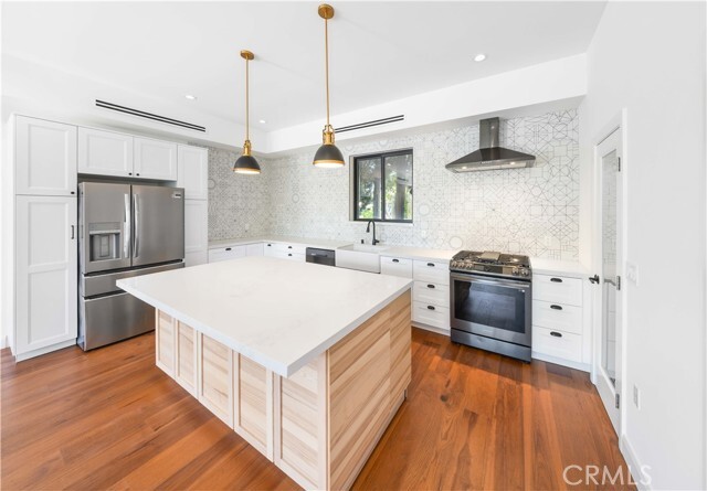 Photo - 7503 Hesperia Ave