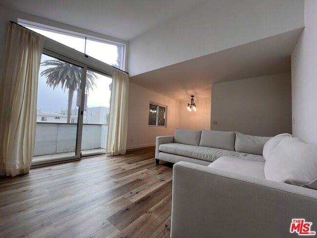 Photo - 3645 Westwood Blvd Unit 202