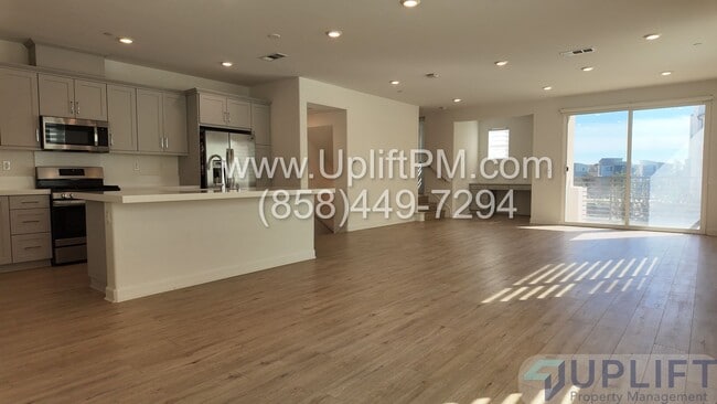 Building Photo - 4 Bed 3.5 Bath Townhome in Chula Vista w/ Washer/Dryer and 2-Car Garage