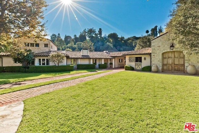 Photo - 1525 Old Oak Rd