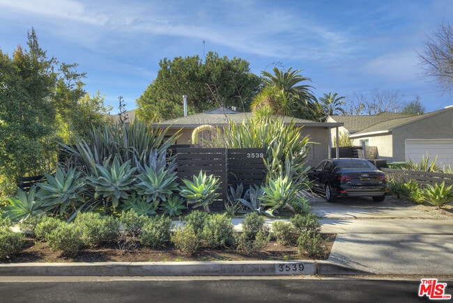 Photo - 3539 Greenwood Ave