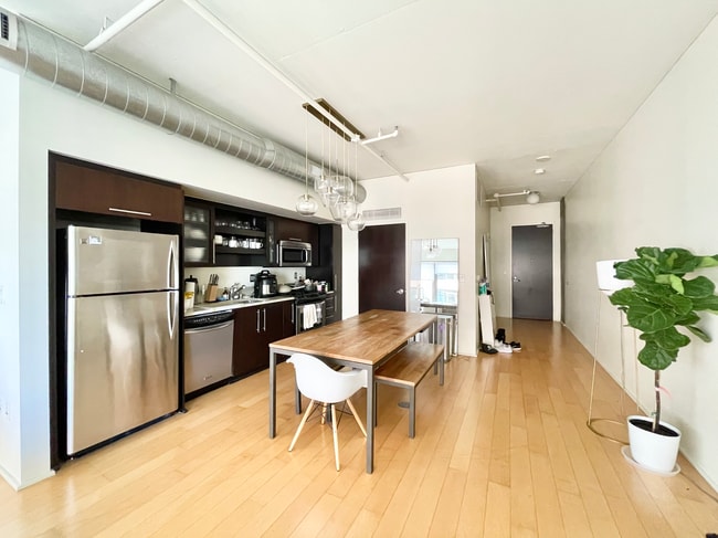 Building Photo - 1100 S Hope St Unit 913