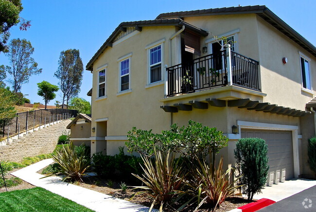 Building Photo - Well Kept 2 Bedroom townhome in San Marcos