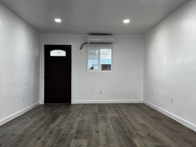 Photo - 4563 Bridgeview Ave Apartment