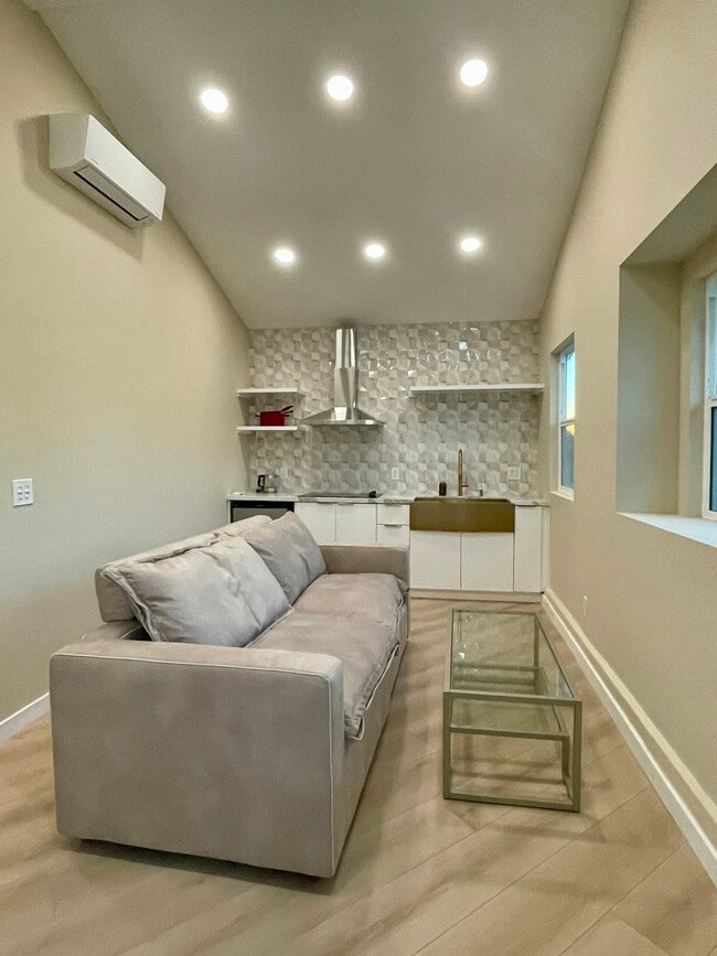 Photo - 512 Ackley St