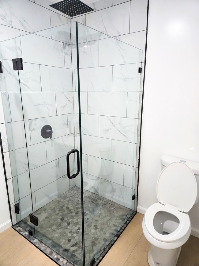 Photo - 4913-4912 Lynnfield St