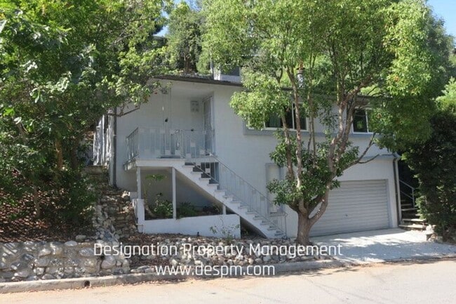 Building Photo - 4584 Cleland Ave Rental