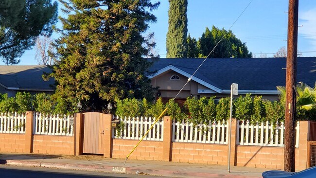 Photo - 17307 Burbank Blvd