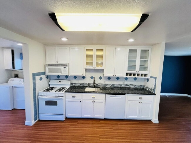 Photo - $3,300 - 2 Bed / 1 Bath House in Crest - Ready for Move in!