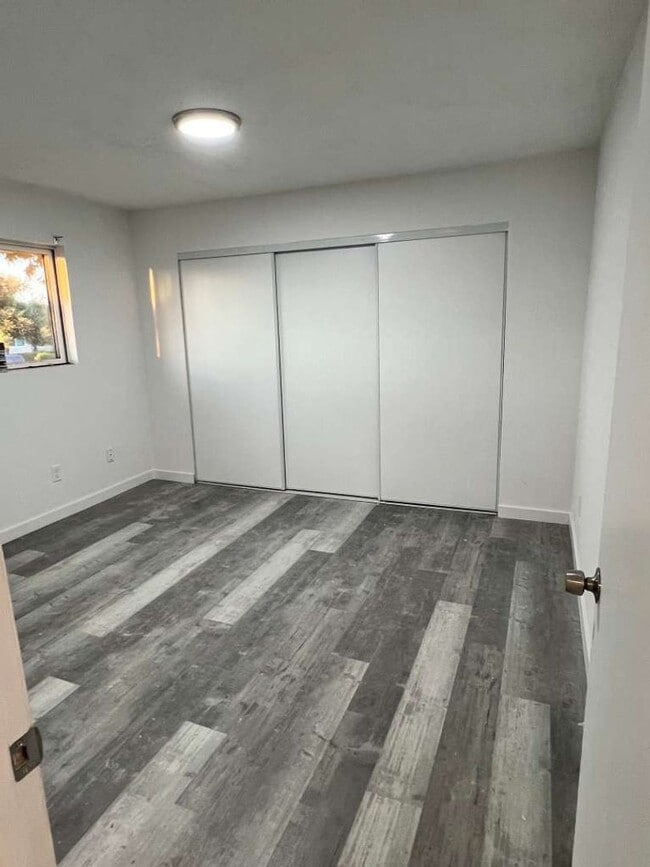 Photo - Remodeled 2 bedrooms 2 full baths corner u... Unit 4