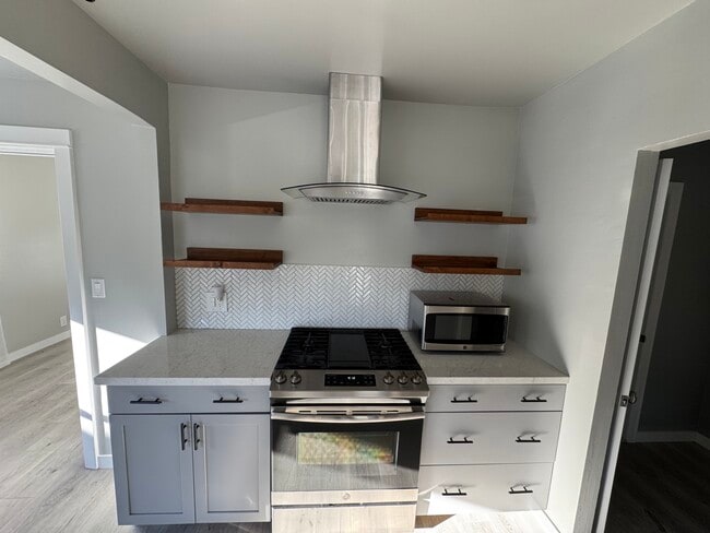 Photo - 492 Flower St