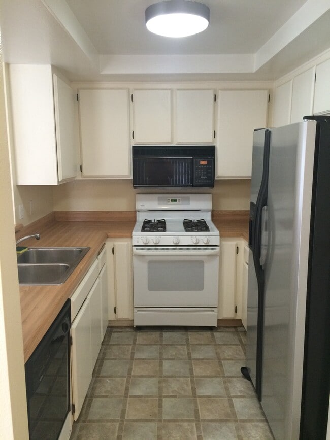 Building Photo - 779 Brookstone Rd Unit 779 Brookstone Rd. #203