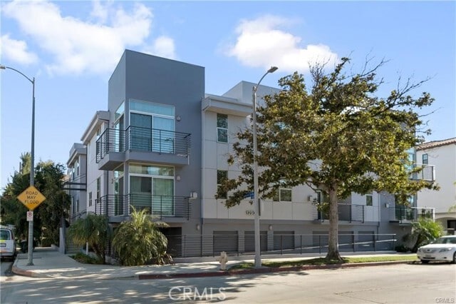Building Photo - 12908 Bloomfield St Unit 103
