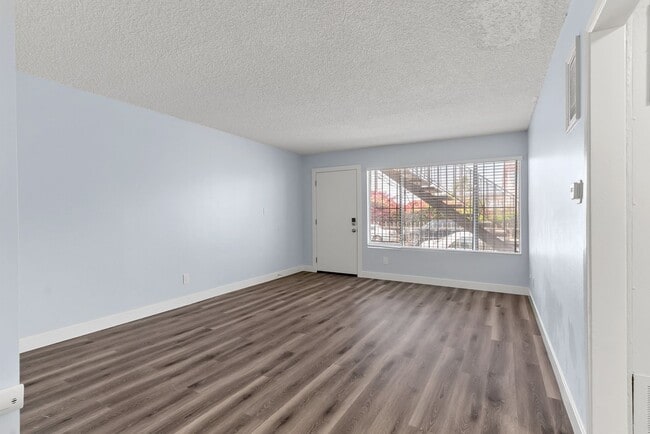 Photo - 1804 W 78th St Unit 4