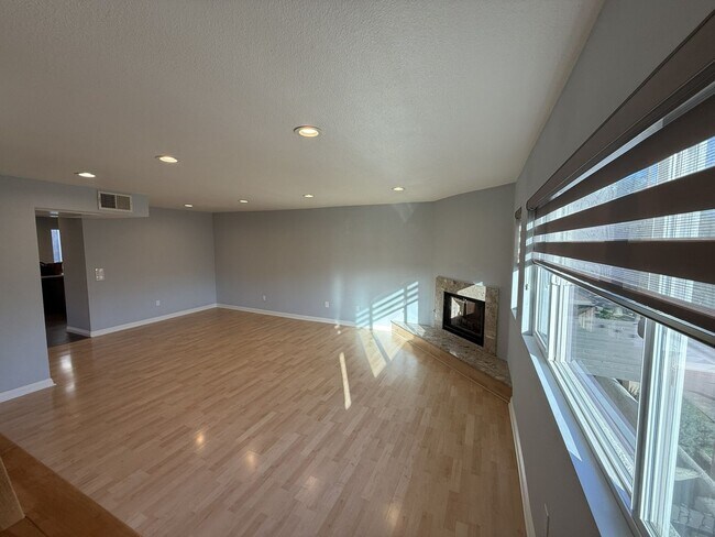 Photo - Bright & Updated 2BR Townhome Across from Fremont Park