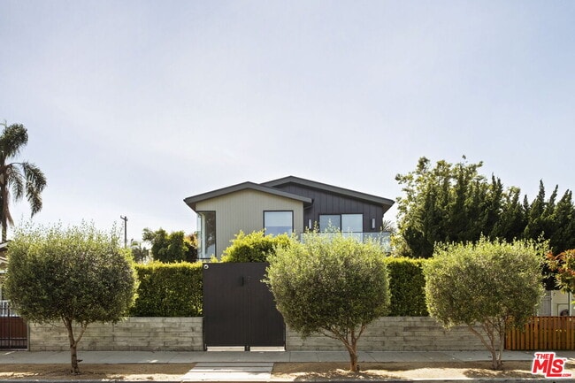 Building Photo - 2137 Glyndon Ave