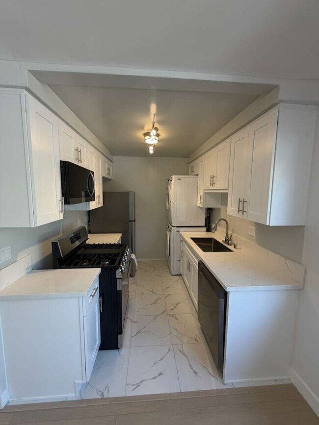 Photo - 7607 Norton Ave Unit Front