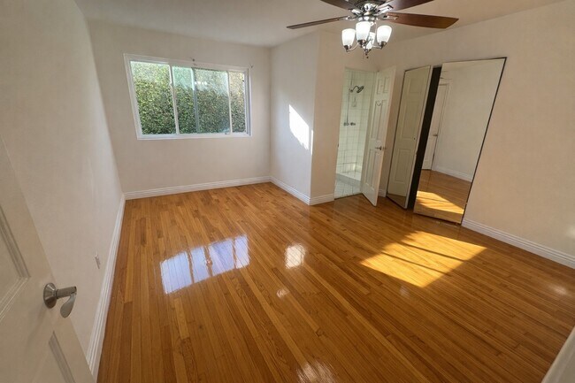 2 bedroom with bathroom - 5037 Parkglen Ave