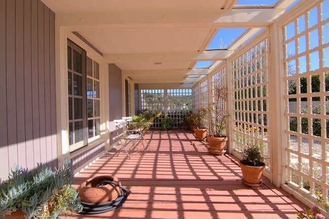 Photo - Architect’s Dream with Panoramic Valley Views in Private Calabasas Cul-de-Sac