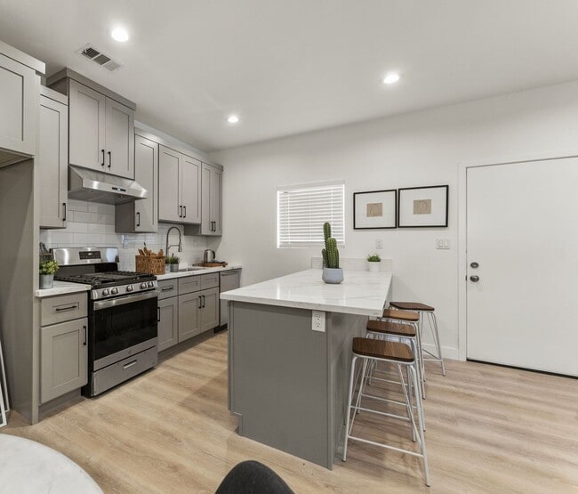 Photo - Showing Times: Showing Times: to schedule a viewing, please call & contact us