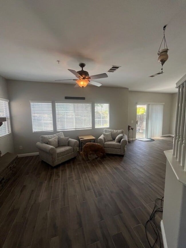 Building Photo - Beautiful 3-Bedroom Home for Rent in Highl...