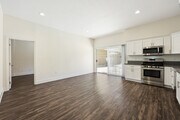1BR, 1BA - 800SF - Dining Room - Chateau Dearborn