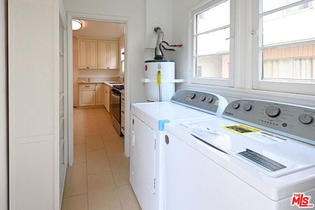 Photo - 1068 S Wooster St