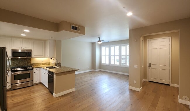 Experience luxury and comfort in this beau... - Experience luxury and comfort in this beau... House