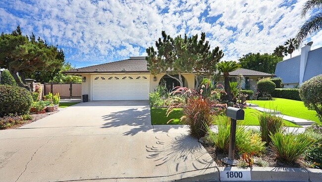 Photo - 1800 Yermo Pl