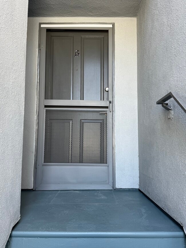 Building Photo - 517 Geneva St Unit B