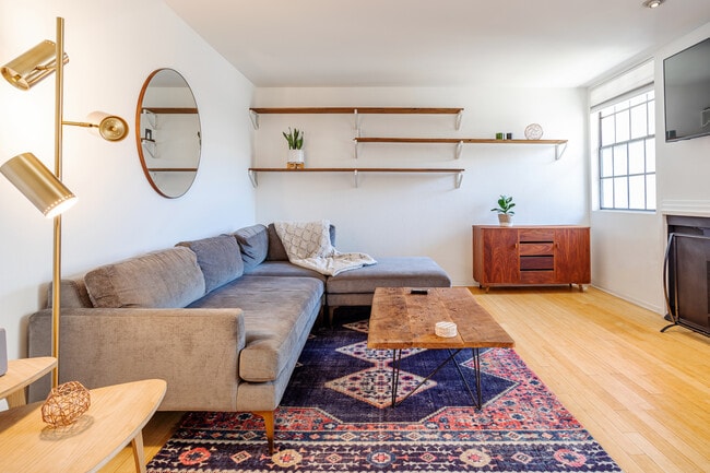 Photo - 740 N Kings Rd Unit 318