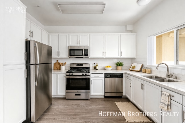 Building Photo - 251 Robinson St