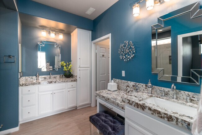 Photo - 60290 Sweetshade Ln