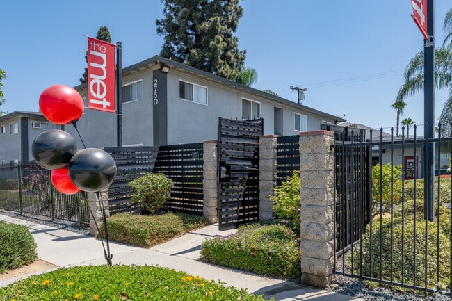 Community Entrance - The Met Apartments